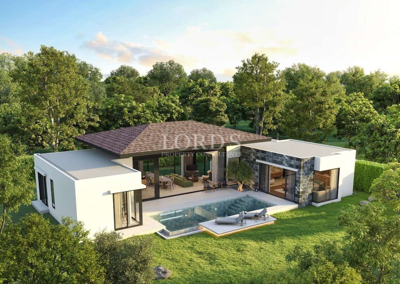 536267948_1306467828156710_2293682507635109956_n Modern house with pool and greenery