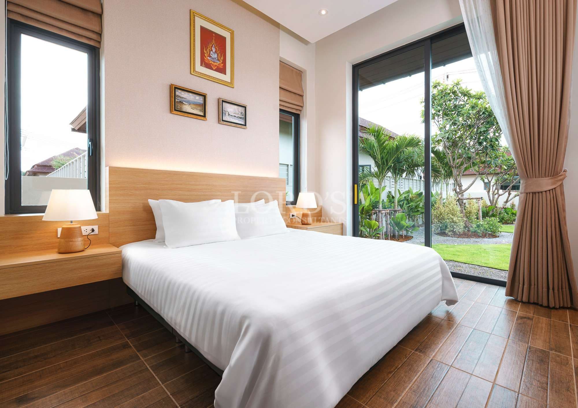 Modern bedroom with garden view