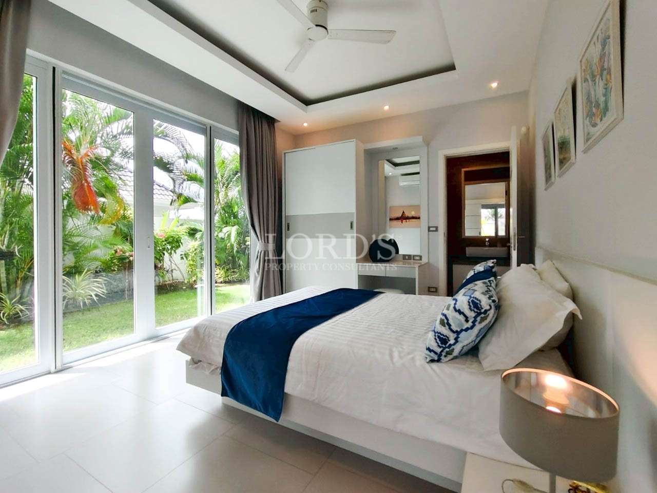 Modern bedroom with garden view