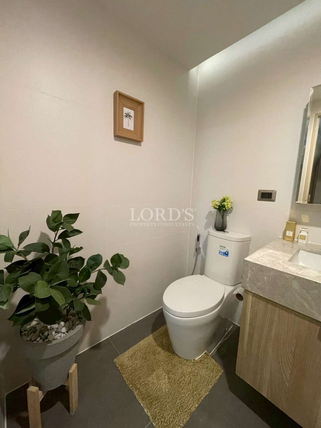 Modern bathroom with plants and decor