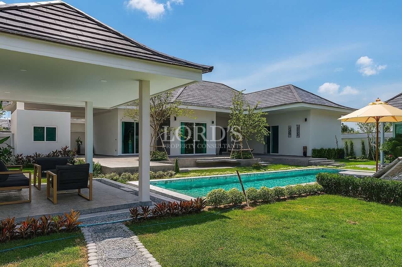 526726338_122183985896494470_190795466242080983_n Groß Modern luxury villa with private swimming pool, covered patio, and landscaped garden