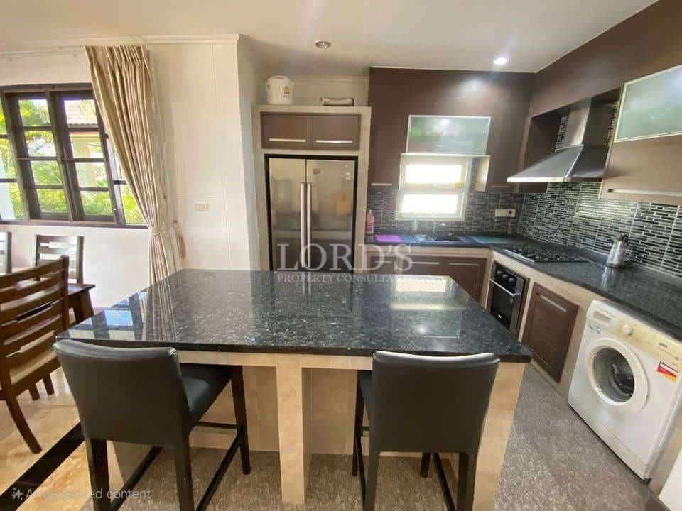 Modern kitchen with dining area