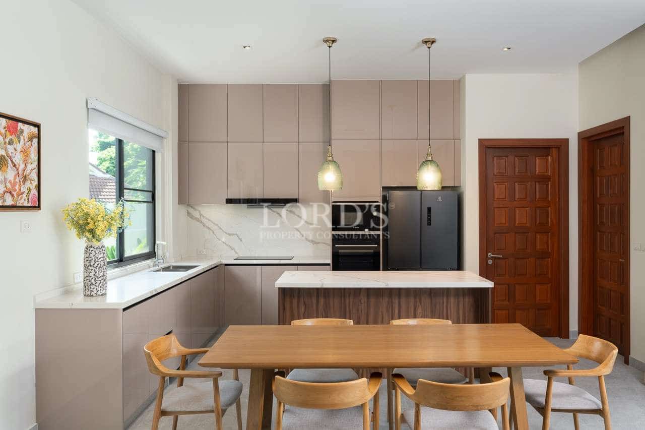 Modern kitchen with dining area