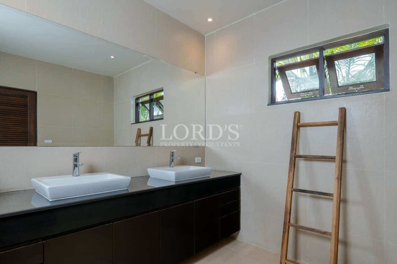 Modern bathroom with elegant fixtures