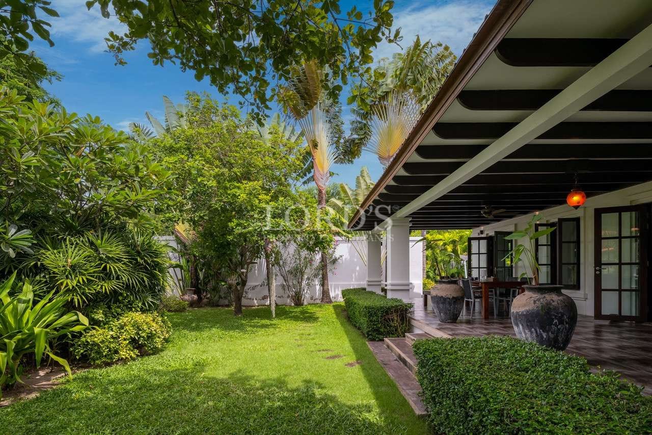 Lush garden with a cozy patio