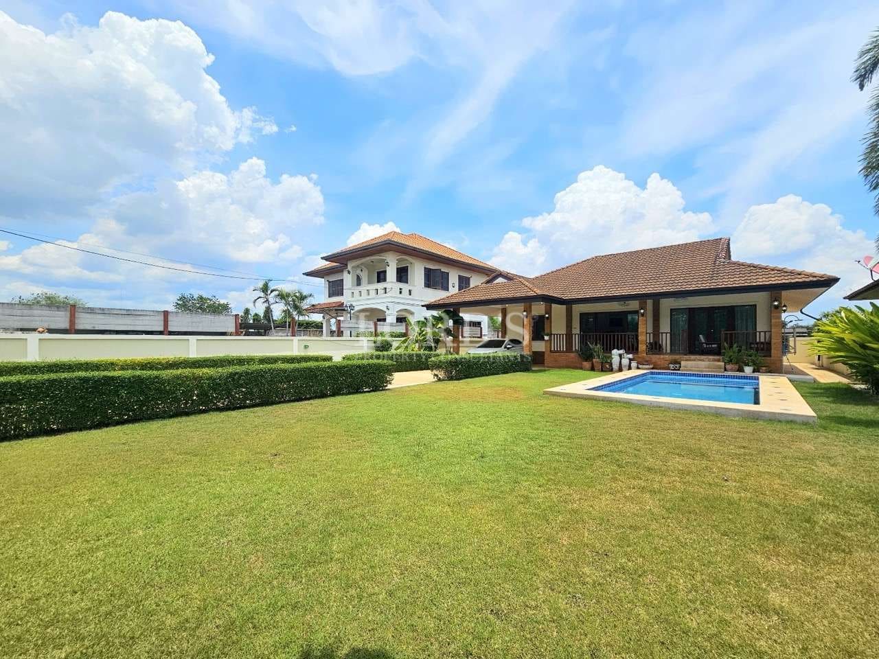 Spacious house with pool and garden.