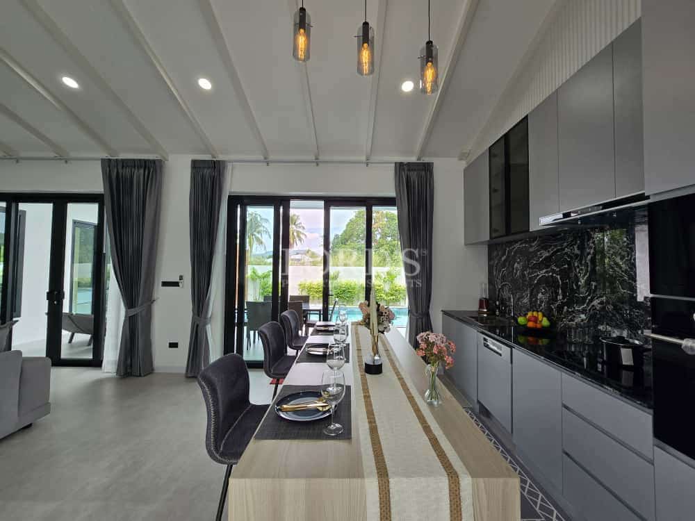 Modern kitchen with dining area