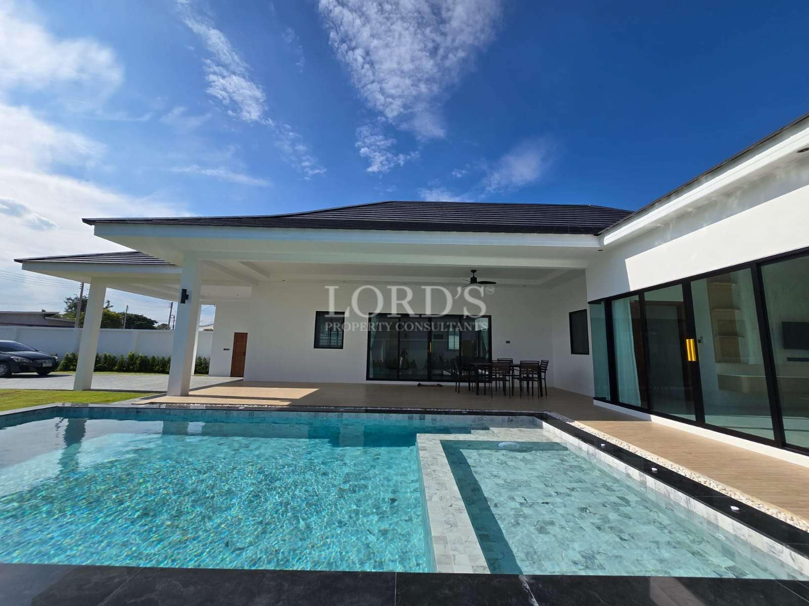 Modern villa with swimming pool