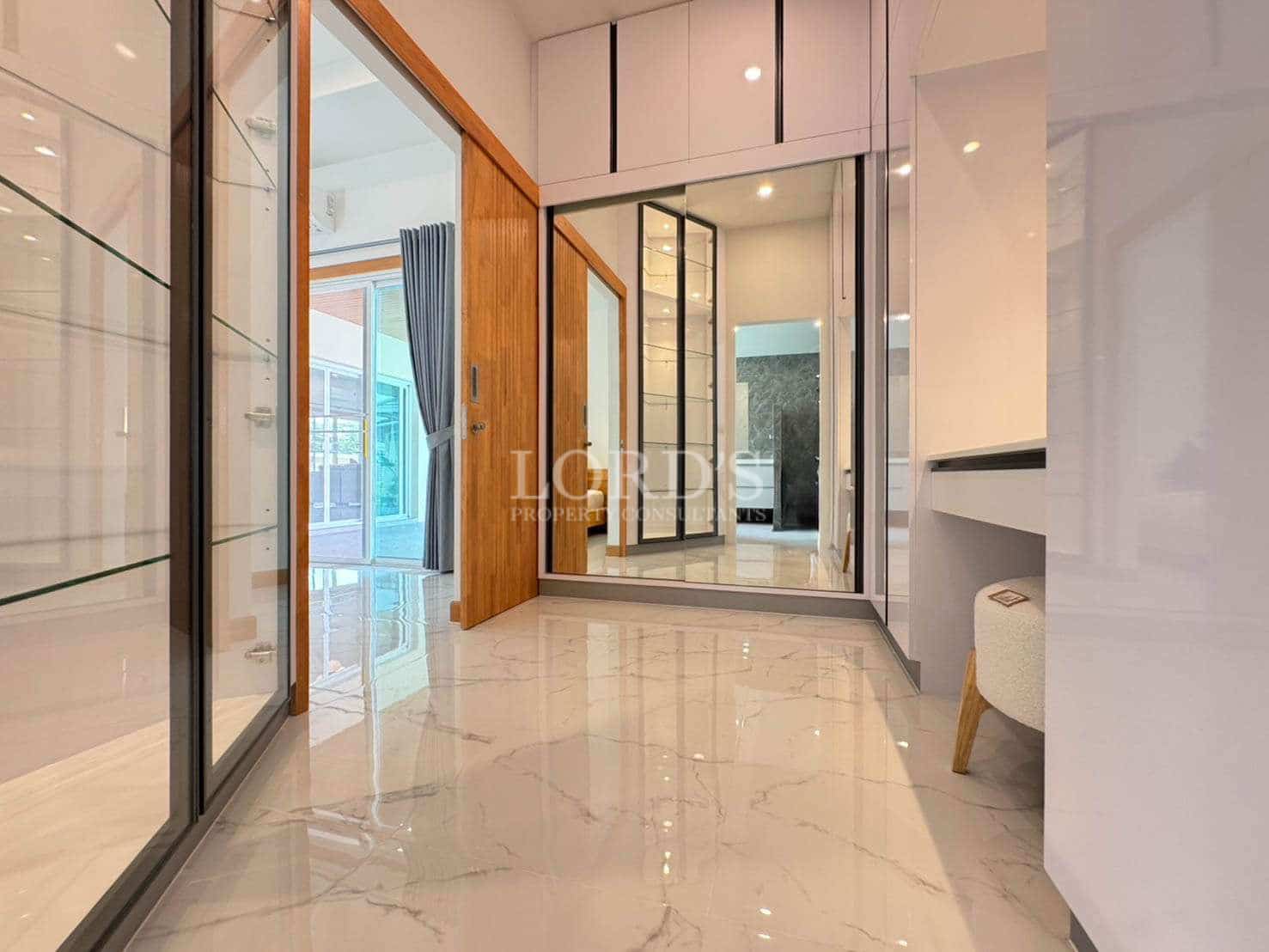 Modern interior with mirrored walls