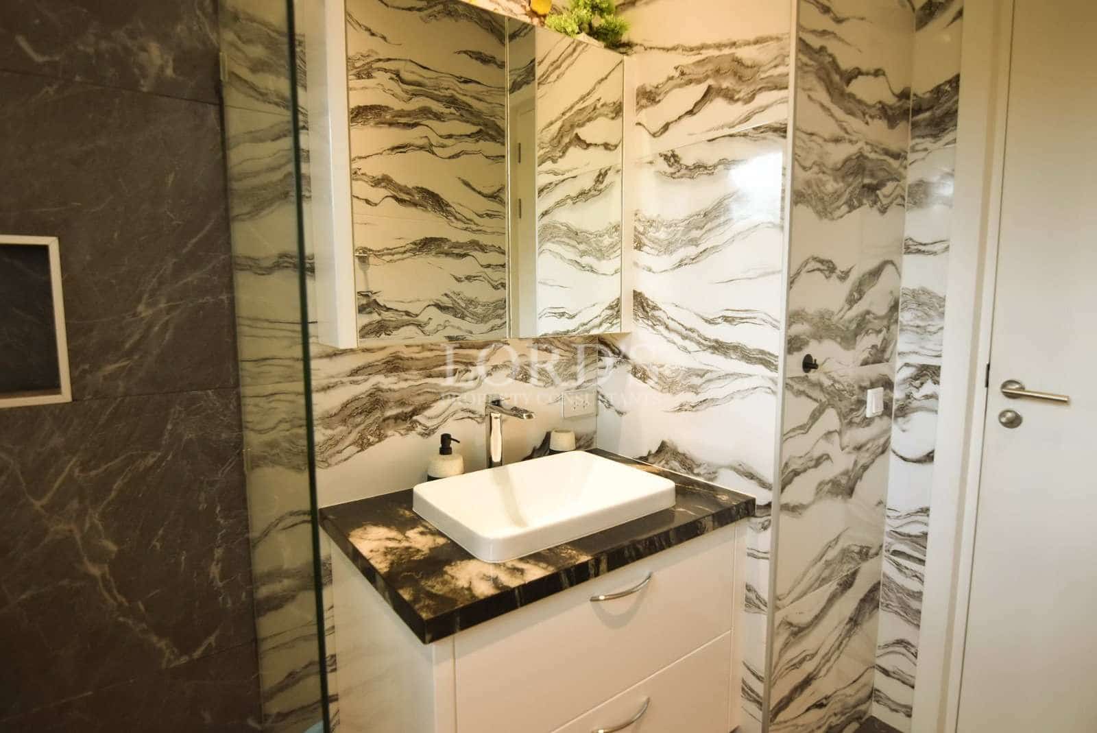 Modern bathroom with marble design.