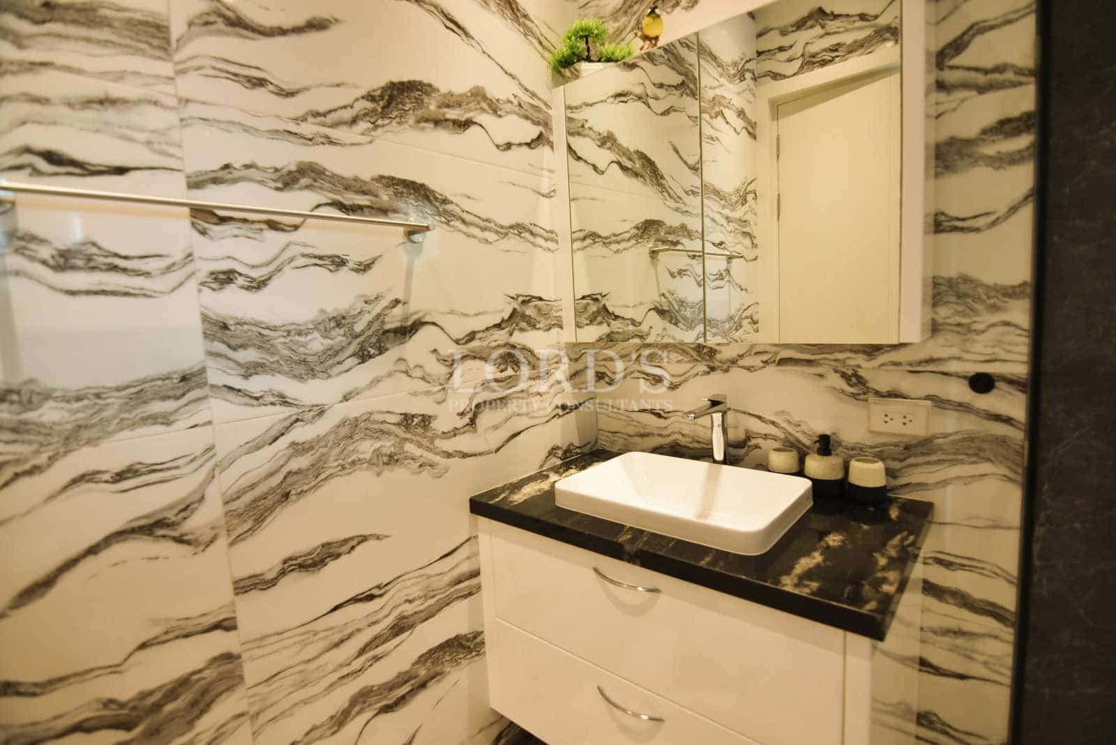 Modern bathroom with marble design.