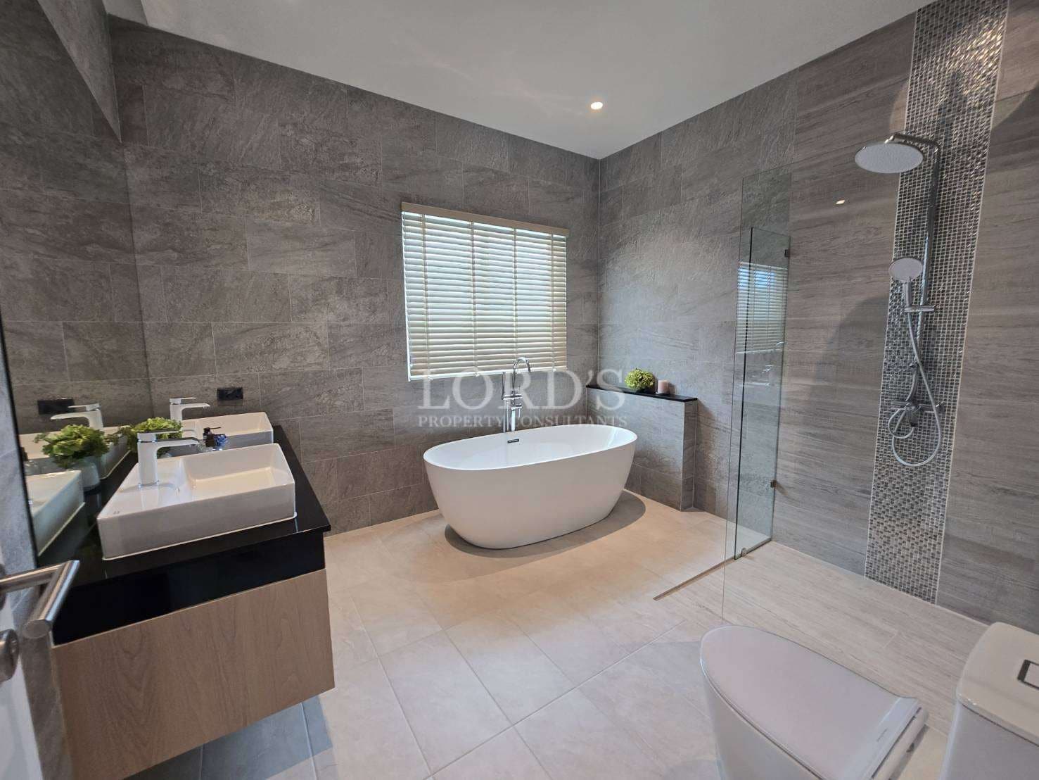 Modern bathroom with elegant fixtures