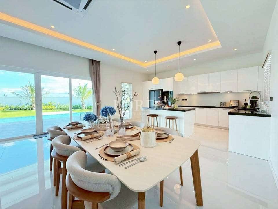 Modern kitchen with dining area
