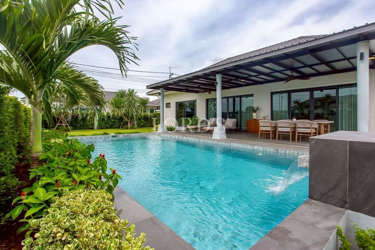 Modern villa with swimming pool