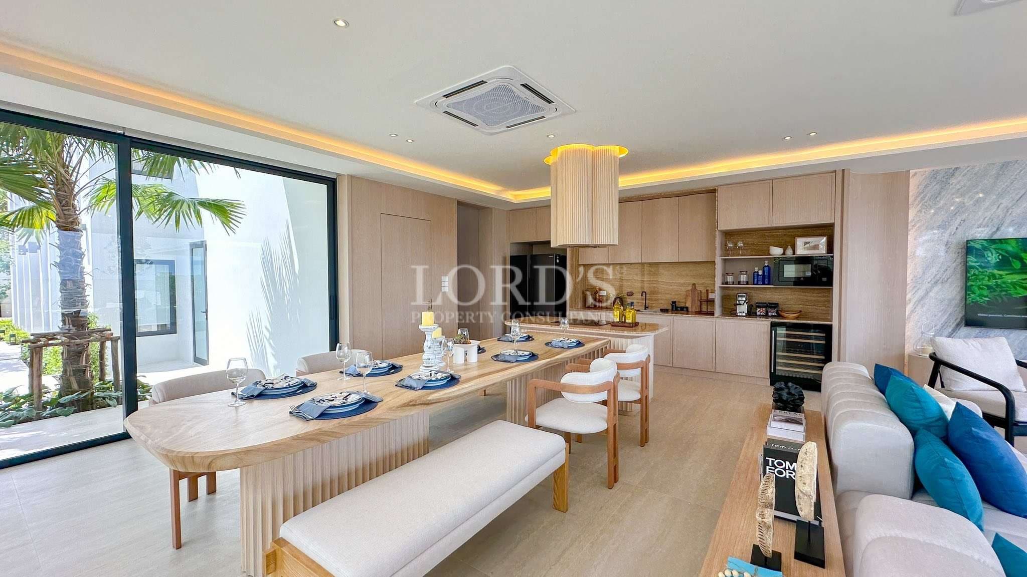 Modern kitchen with dining area
