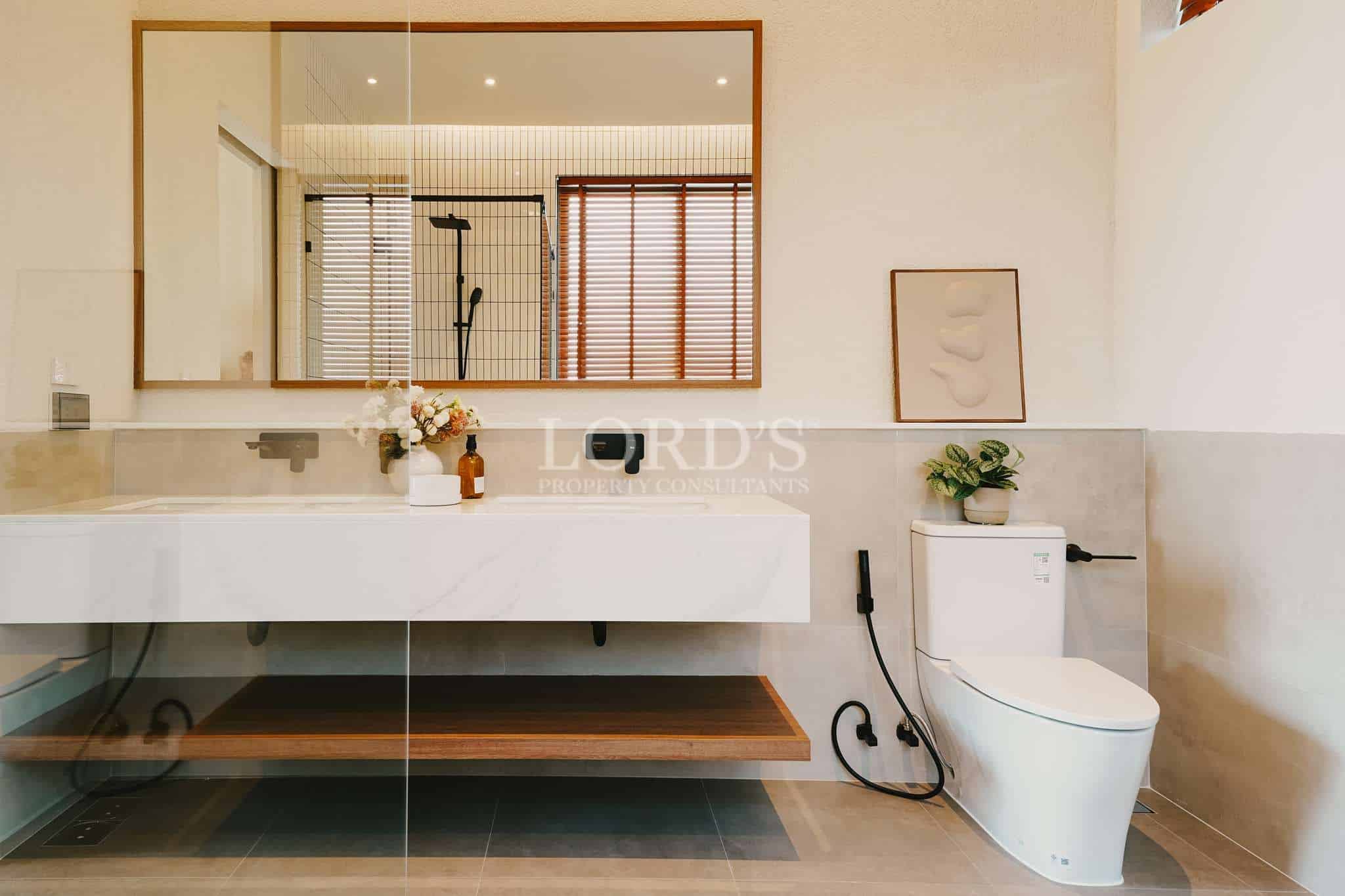 Modern bathroom with elegant fixtures