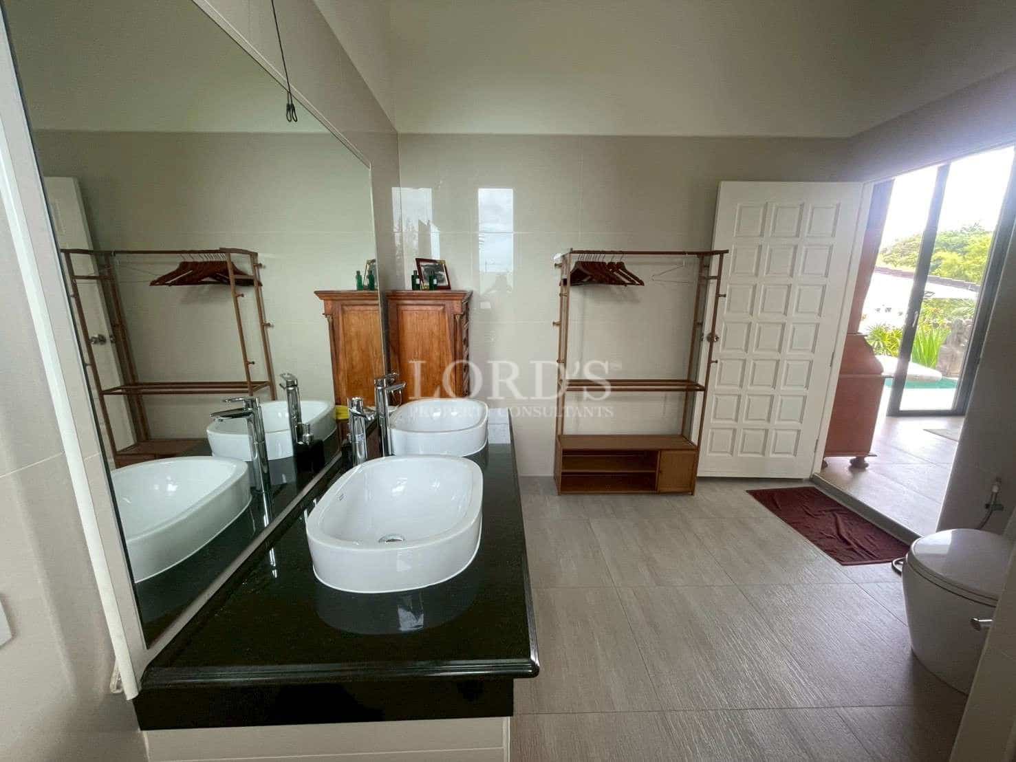 Modern bathroom with elegant fixtures