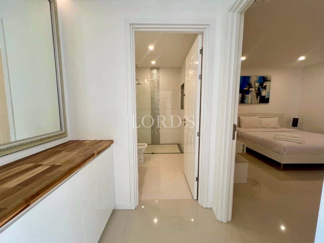 Luxury Bedroom with washroom