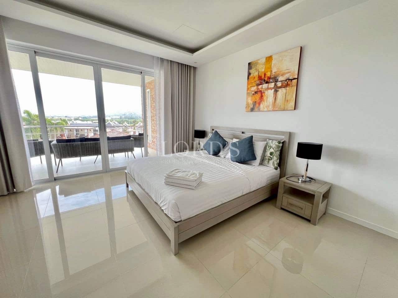 Luxury Bedroom with balcony