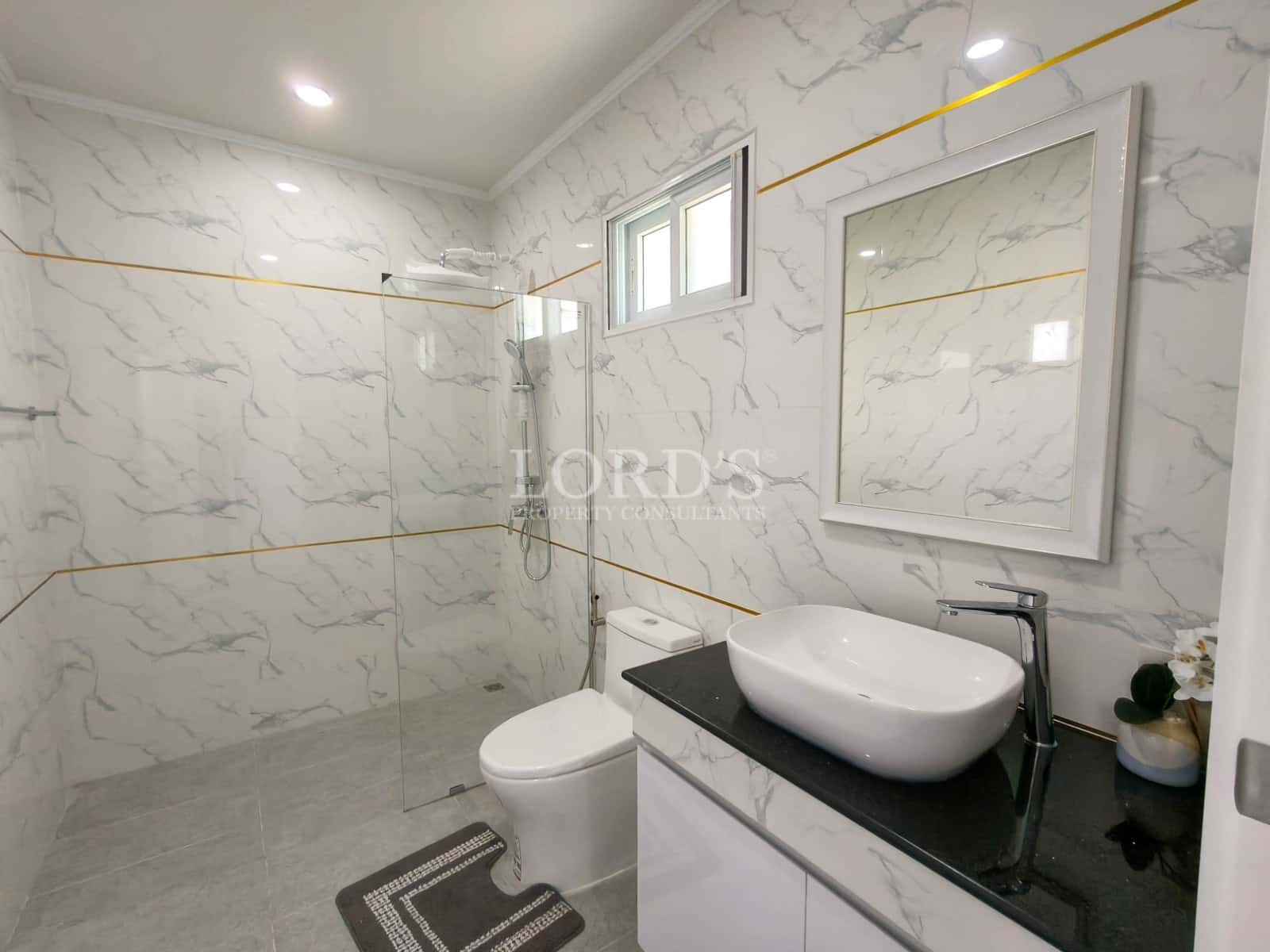 Modern bathroom with marble design.