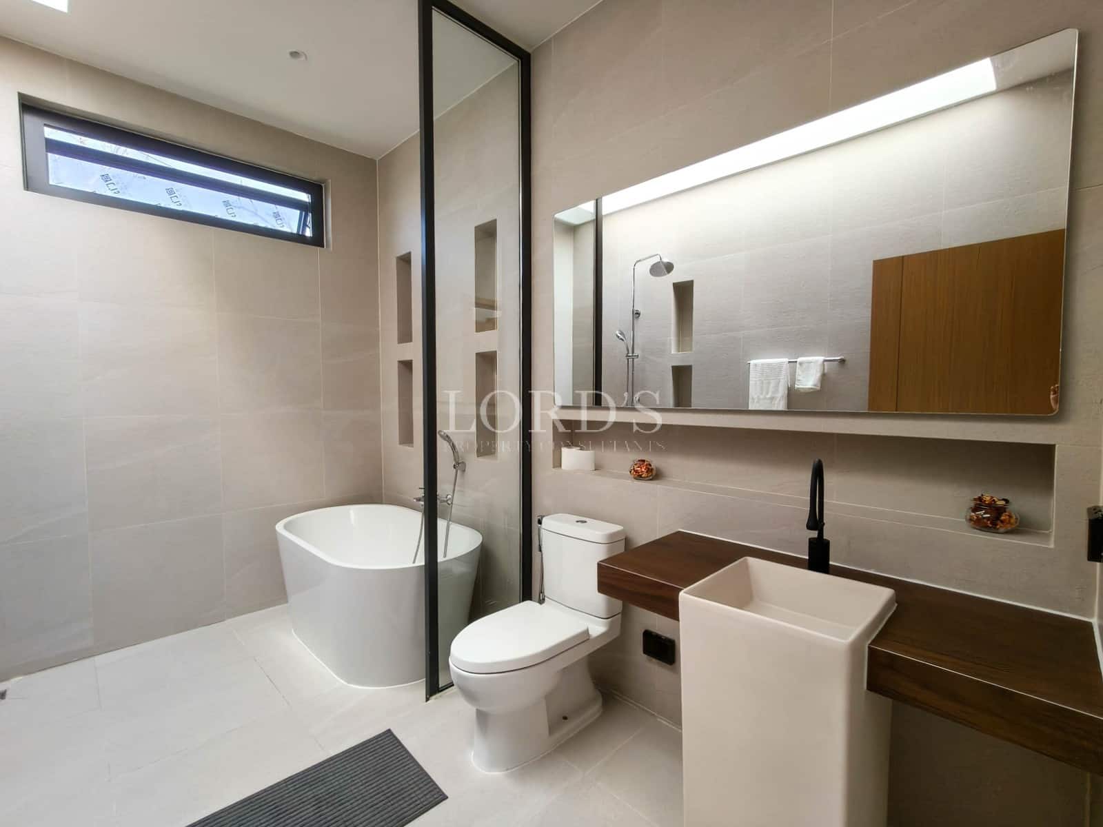 Modern bathroom with elegant fixtures