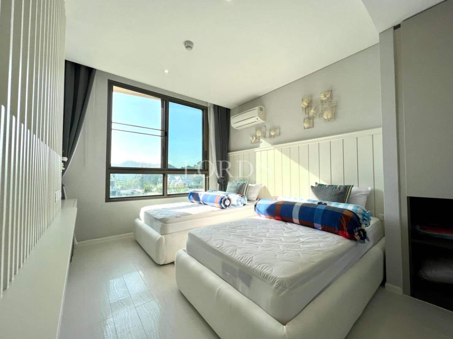 Modern bedroom with twin beds.